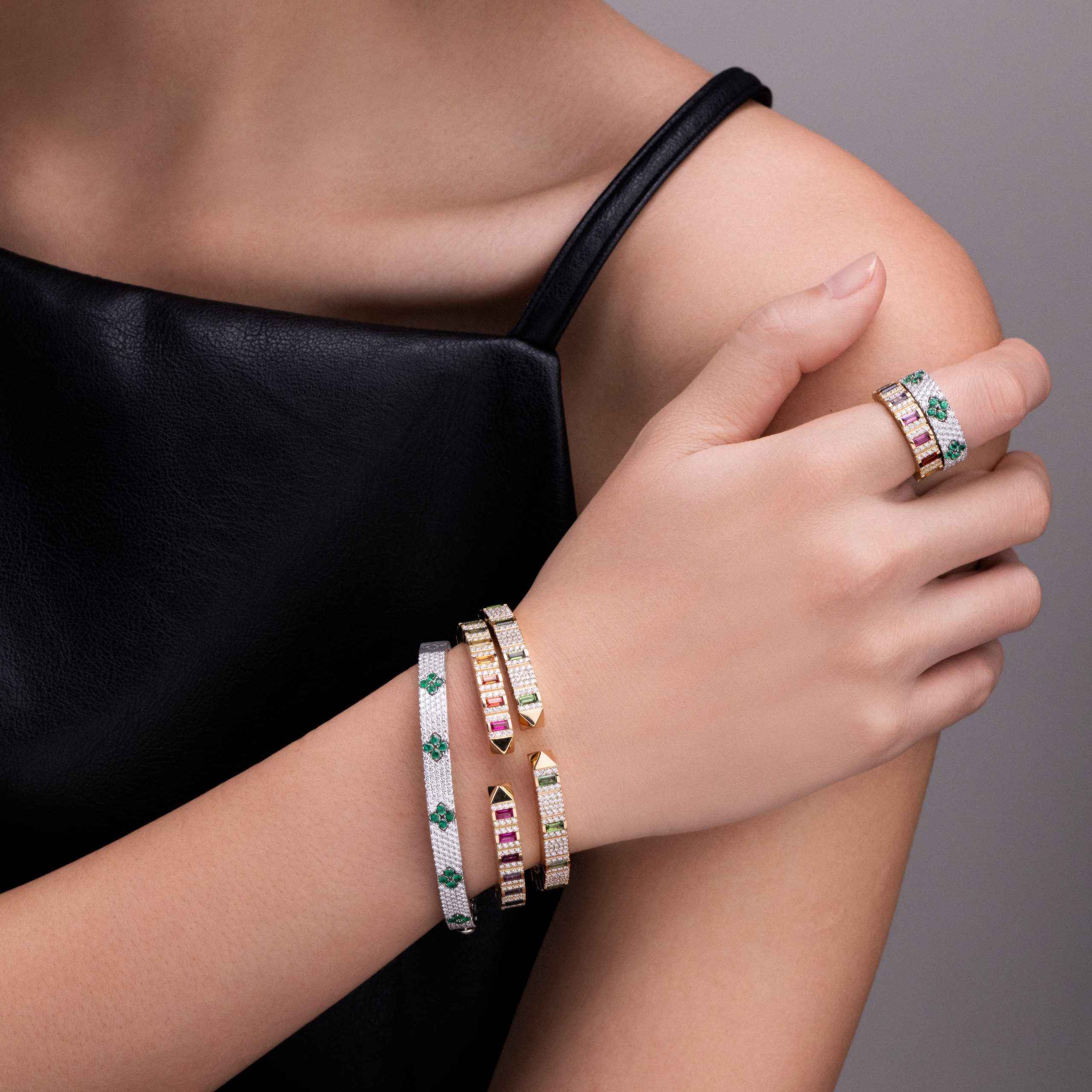 SAUVAGE PRIVÉ BANGLE WITH DIAMONDS AND GREEN TOURMALINE - Image 4