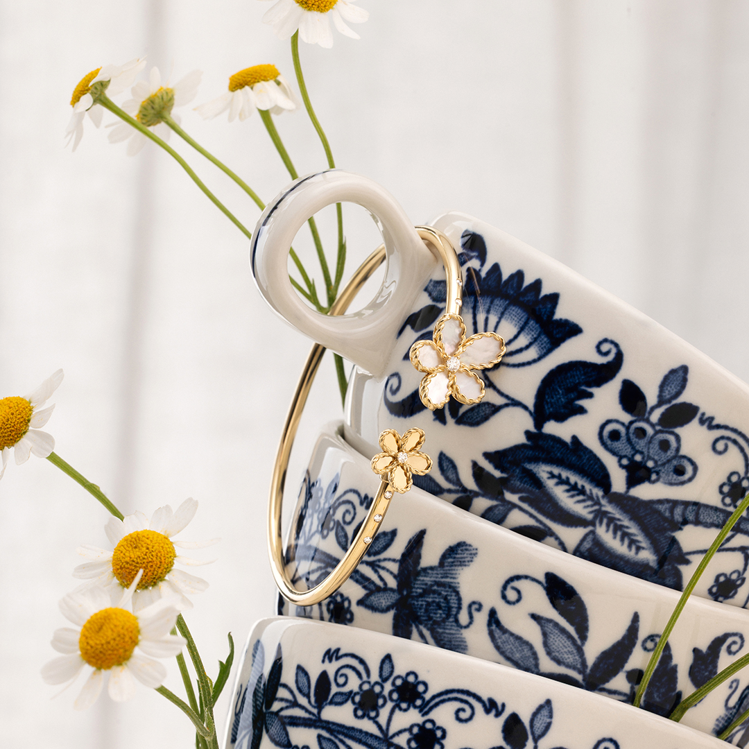 JASMINE BANGLE WITH DIAMONDS AND MOTHER OF PEARL - Image 5