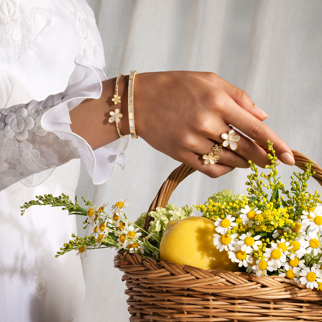 JASMINE RING WITH DIAMONDS AND MOTHER OF PEARL - Image 4