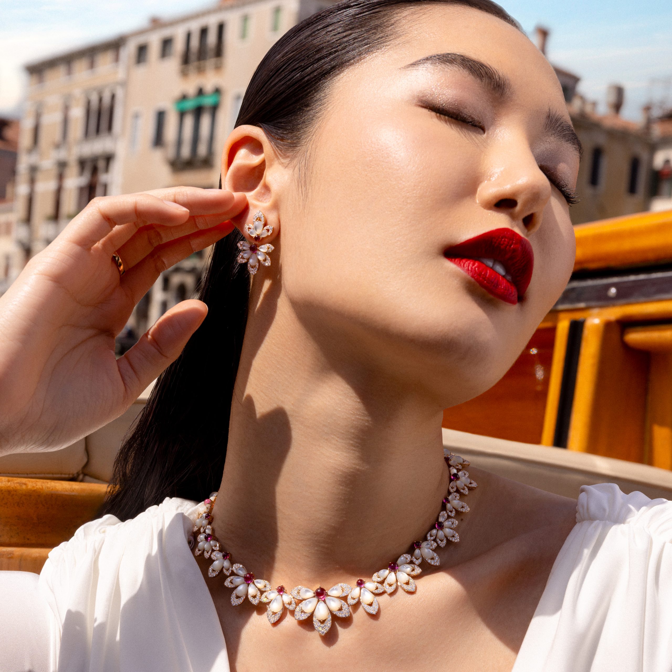 TIARÈ EARRINGS WITH MOTHER OF PEARL, RUBELLITE AND DIAMONDS - Image 2