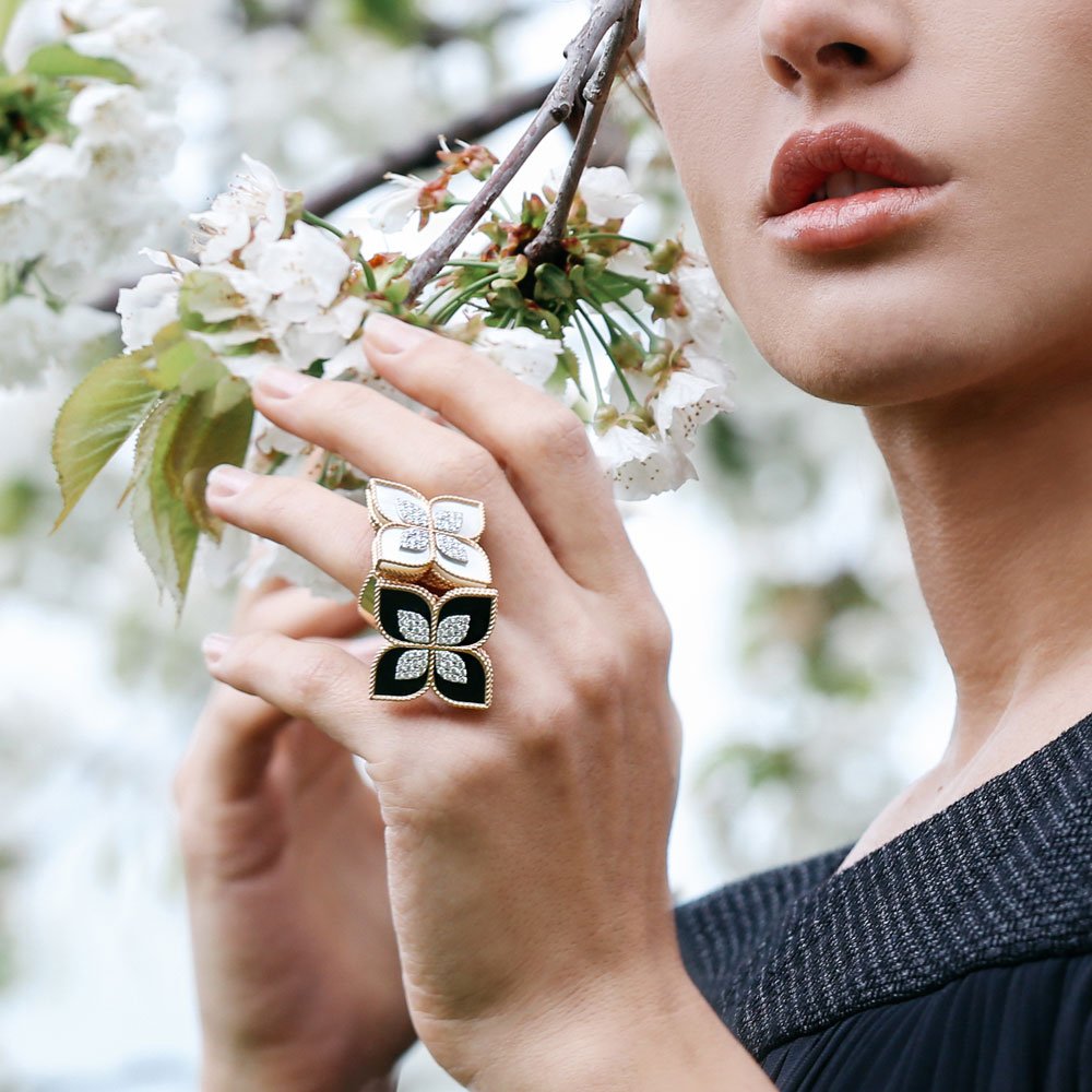 PRINCESS FLOWER RING WITH DIAMONDS AND BLACK JADE - Image 2