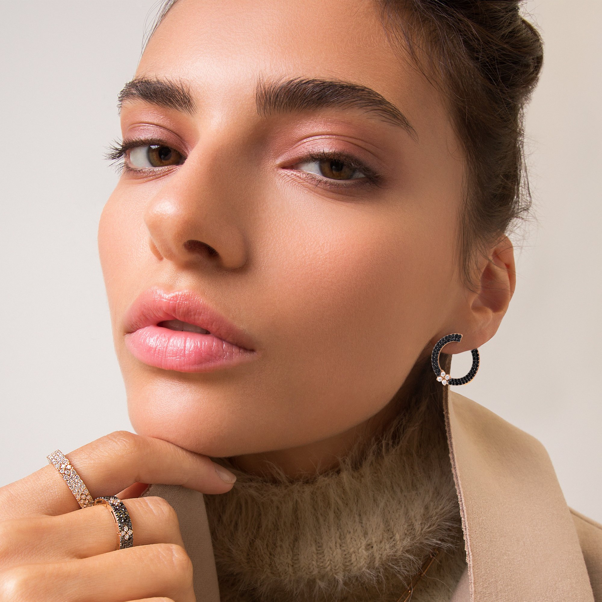 LOVE IN VERONA EARRINGS WITH BLACK AND WHITE DIAMONDS - Image 2