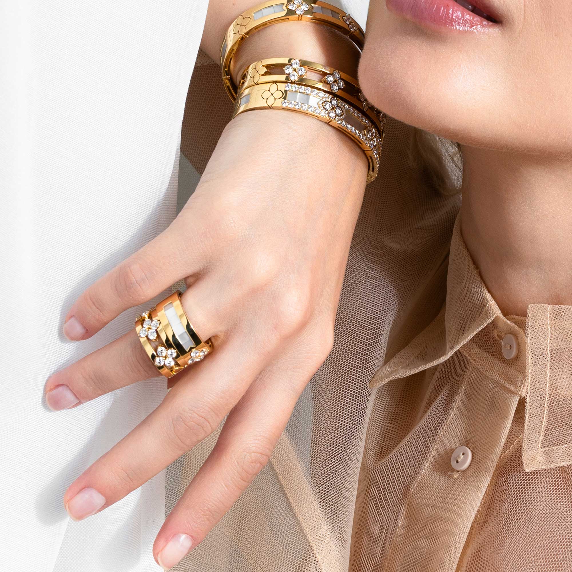 LOVE IN VERONA RING WITH MOTHER OF PEARL - Image 2