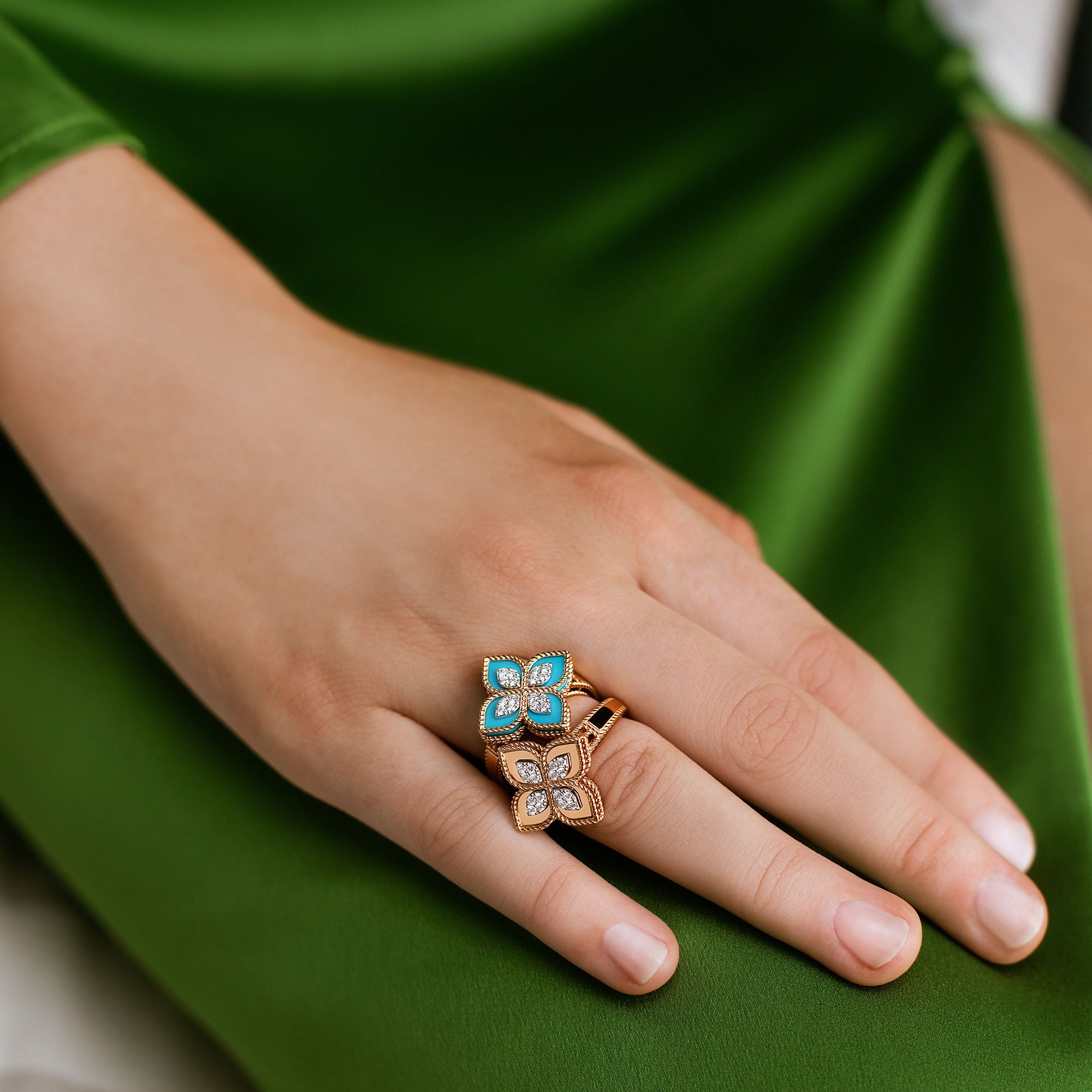 PRINCESS FLOWER RING WITH DIAMONDS AND TURQUOISE - Image 2