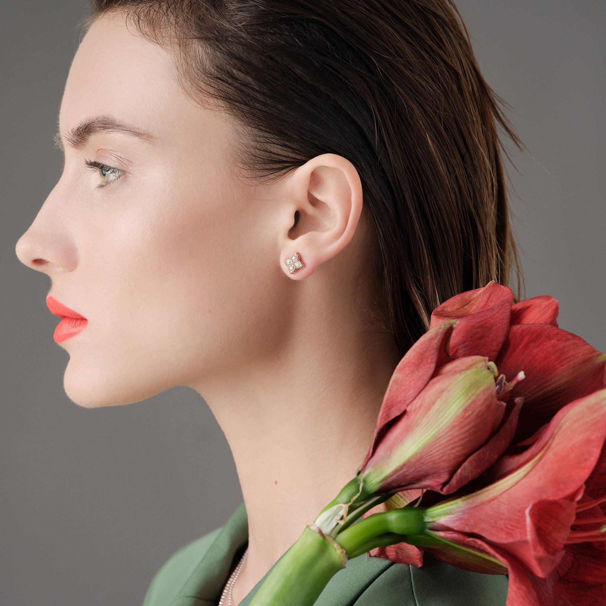 PRINCESS FLOWER EARRINGS WITH DIAMONDS - Image 2