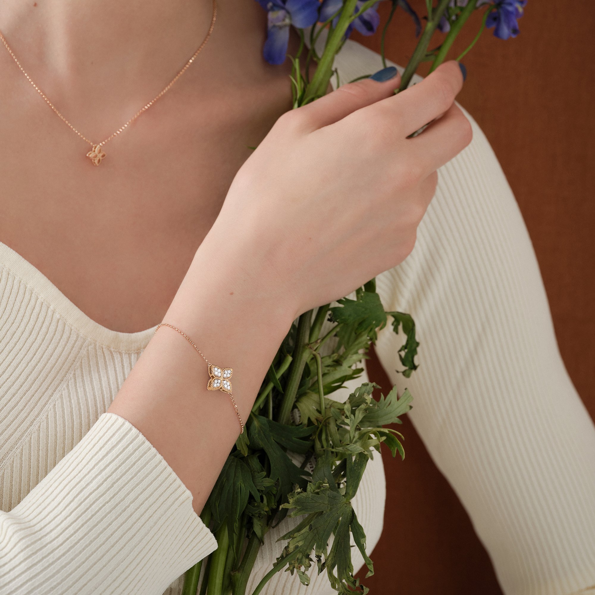 PRINCESS FLOWER BRACELET WITH DIAMONDS - Image 2