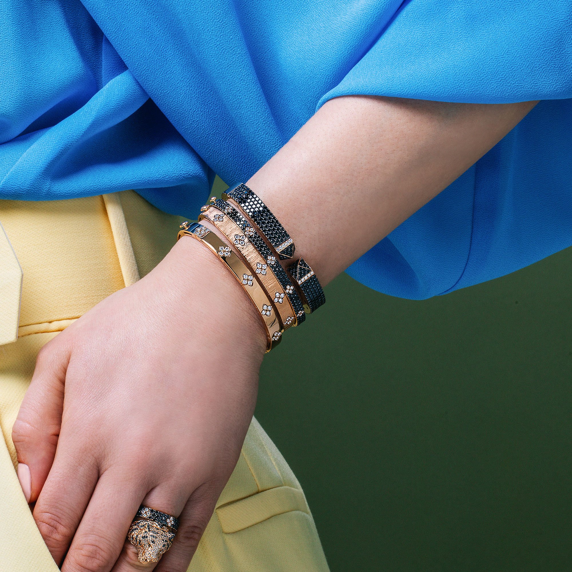 SAUVAGE PRIVÉ BANGLE WITH BLACK DIAMONDS - Image 2