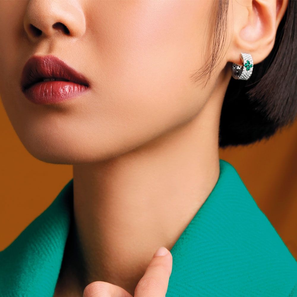 LOVE IN VERONA EARRINGS WITH DIAMONDS AND EMERALDS - Image 2