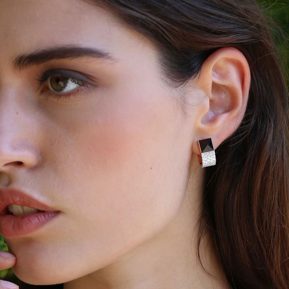 SAUVAGE PRIVÉ EARRINGS WITH DIAMONDS AND BLACK JADE - Image 2