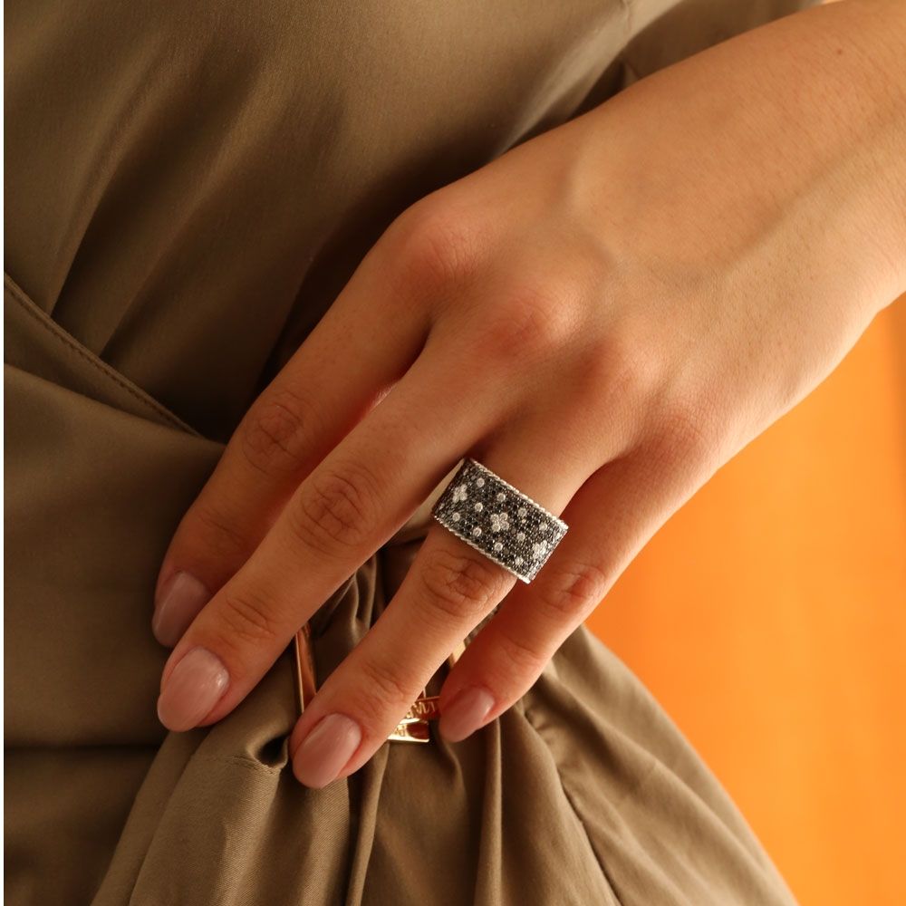 VENETIAN PRINCESS RING WITH BLACK AND WHITE DIAMONDS - Image 2